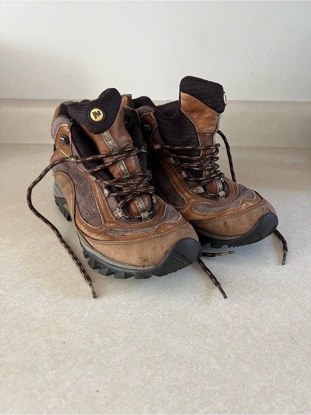 Women’s Merrell Hiking Boots 🥾